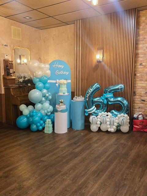 Tiffany-blue 65th birthday balloon setup